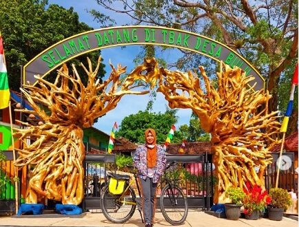 Batik Tulis dan Akar sebagai icon menarik Taman Batik Akar Kartini
